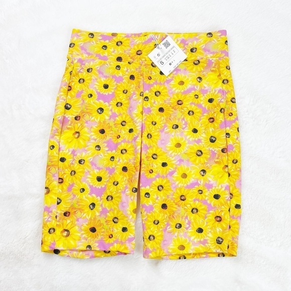 NWT Zara High Waisted Daisy Floral Print Biker Shorts - Picture 3 of 5